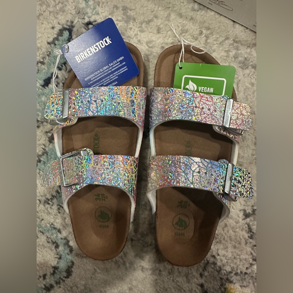 Birkenstock Arizona Vegan Sandals - Girls Size 34 or 3 US.. Hard to find color